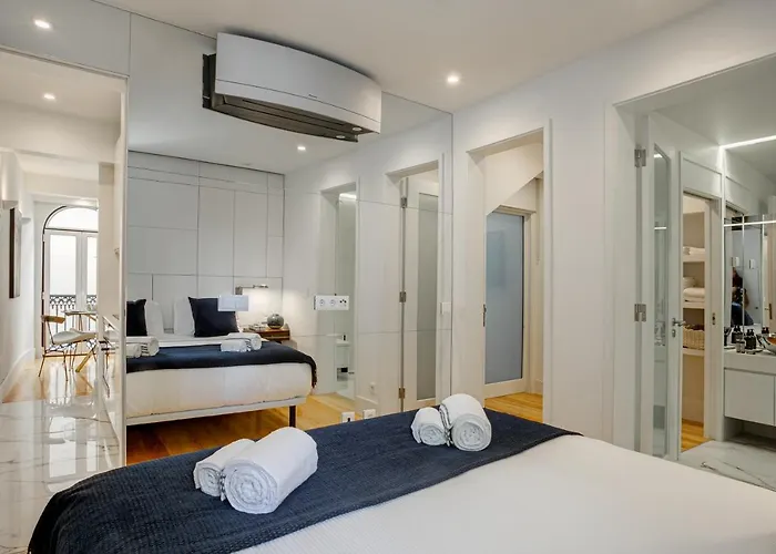 Chic & Trendy T.m. Flat